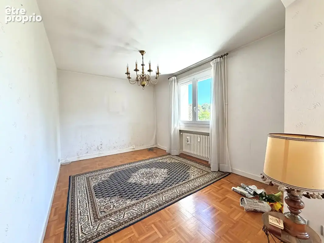 Appartement T4 de 83 m² avec garage et cave - À deux pas du Parc de l'Europe - Saint-Étienne - photo 3