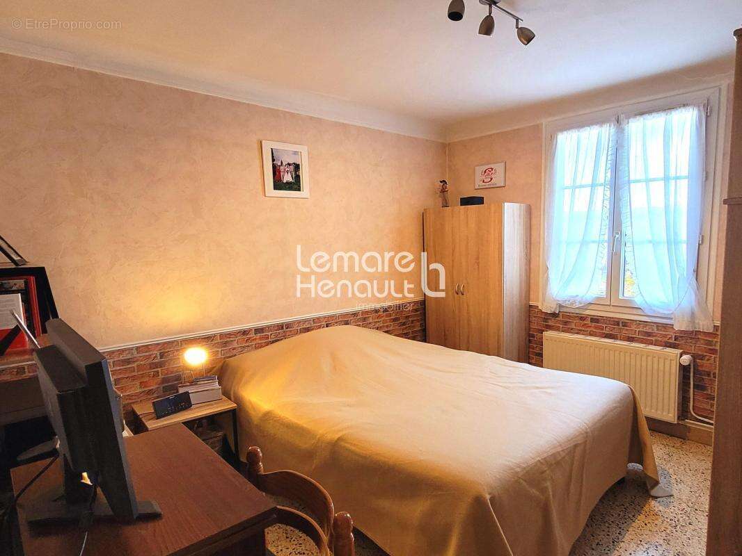 Maison à TREMBLAY-LES-VILLAGES