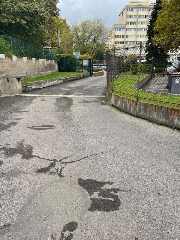 Parking à PANTIN