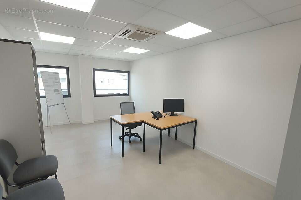 Autre à VAULX-MILIEU