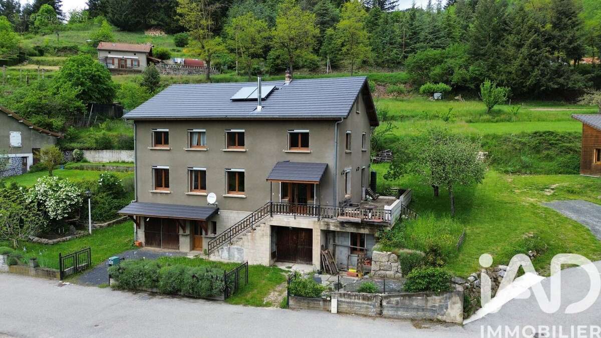 Maison 231 m² à Saint-Julien-Boutieres  - photo 2