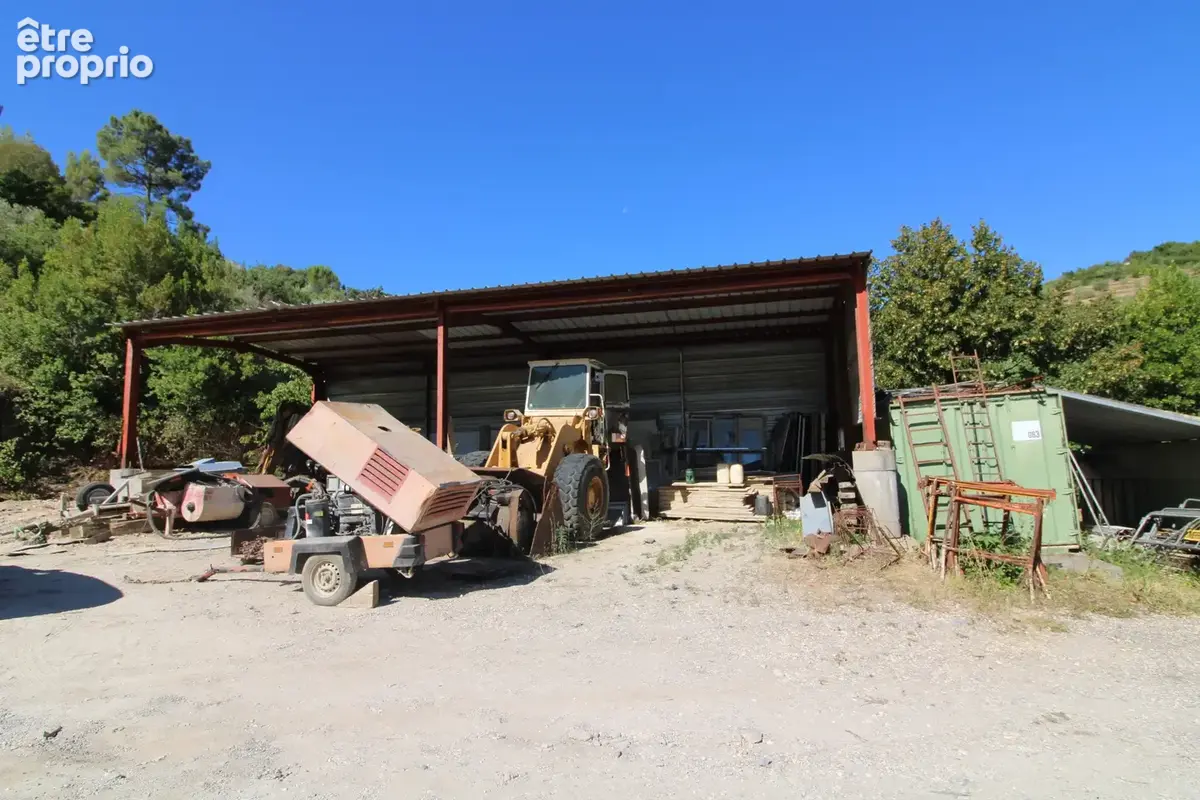 TERRAIN DE 4741 m2 avec hangar, bacs à sable et deux contenaires. - photo 5
