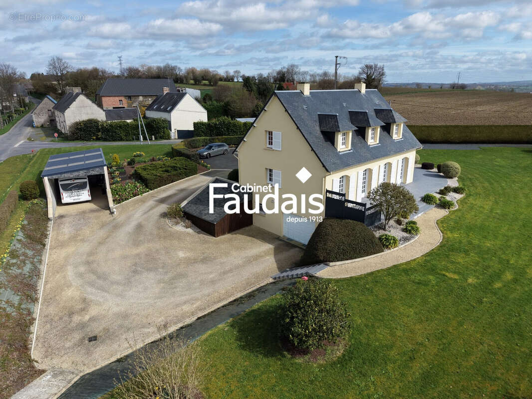 Maison à SAINTE-SUZANNE-SUR-VIRE