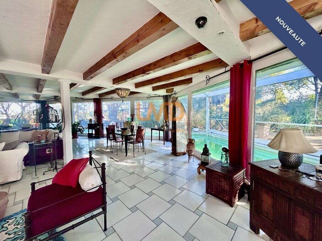 Maison à VESTRIC-ET-CANDIAC