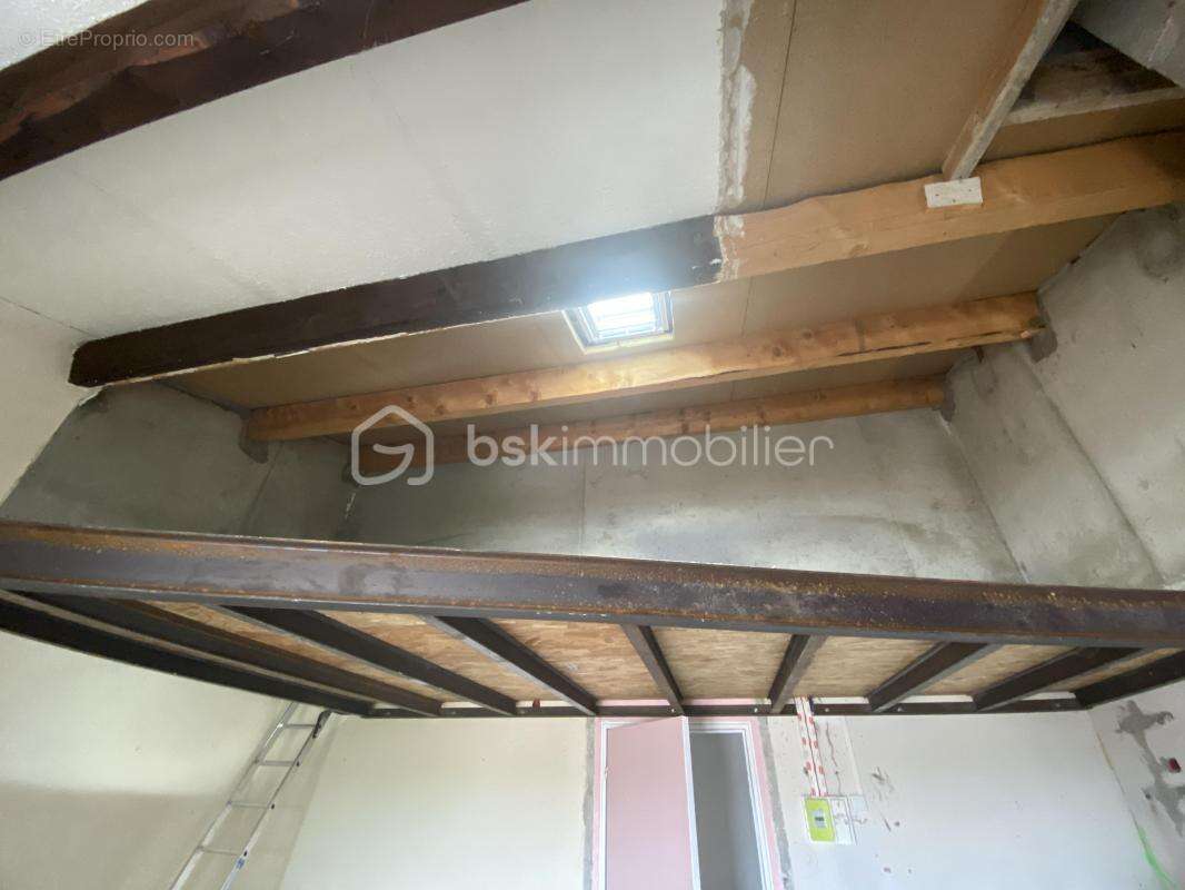 SAINT-CHRISTOL ((84) - Créez votre grand T3 sur mesure ! Appartement à rénover de 100 m² env. situé au 3ème étage avec ascenseur - photo 10