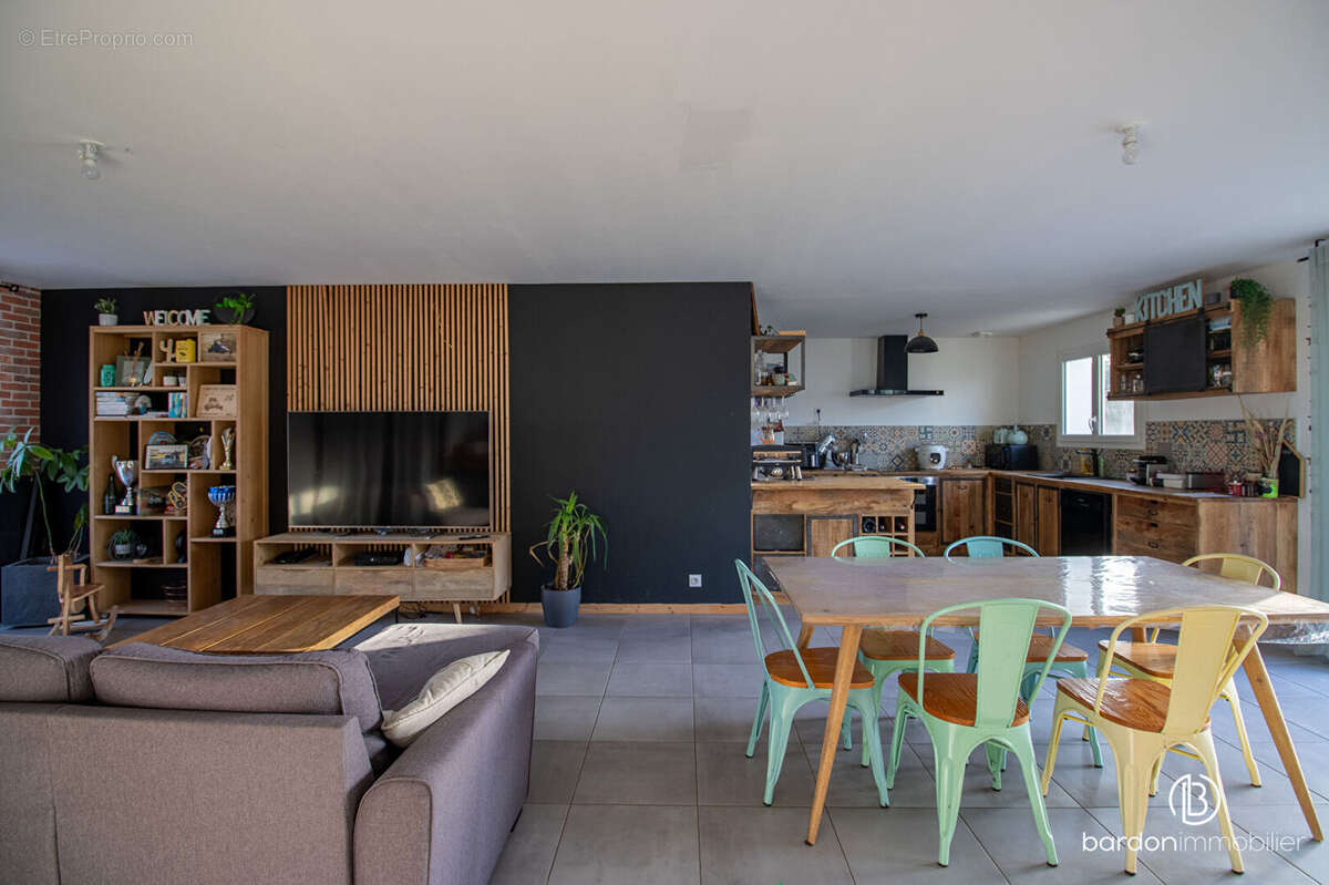 Maison à CHATEAUNEUF