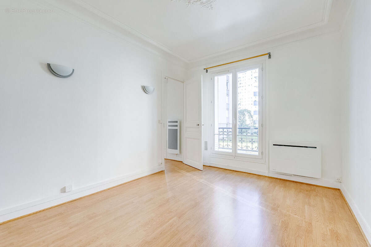 Appartement à PARIS-14E