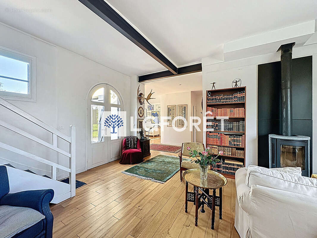 Maison à SAINT-NOM-LA-BRETECHE