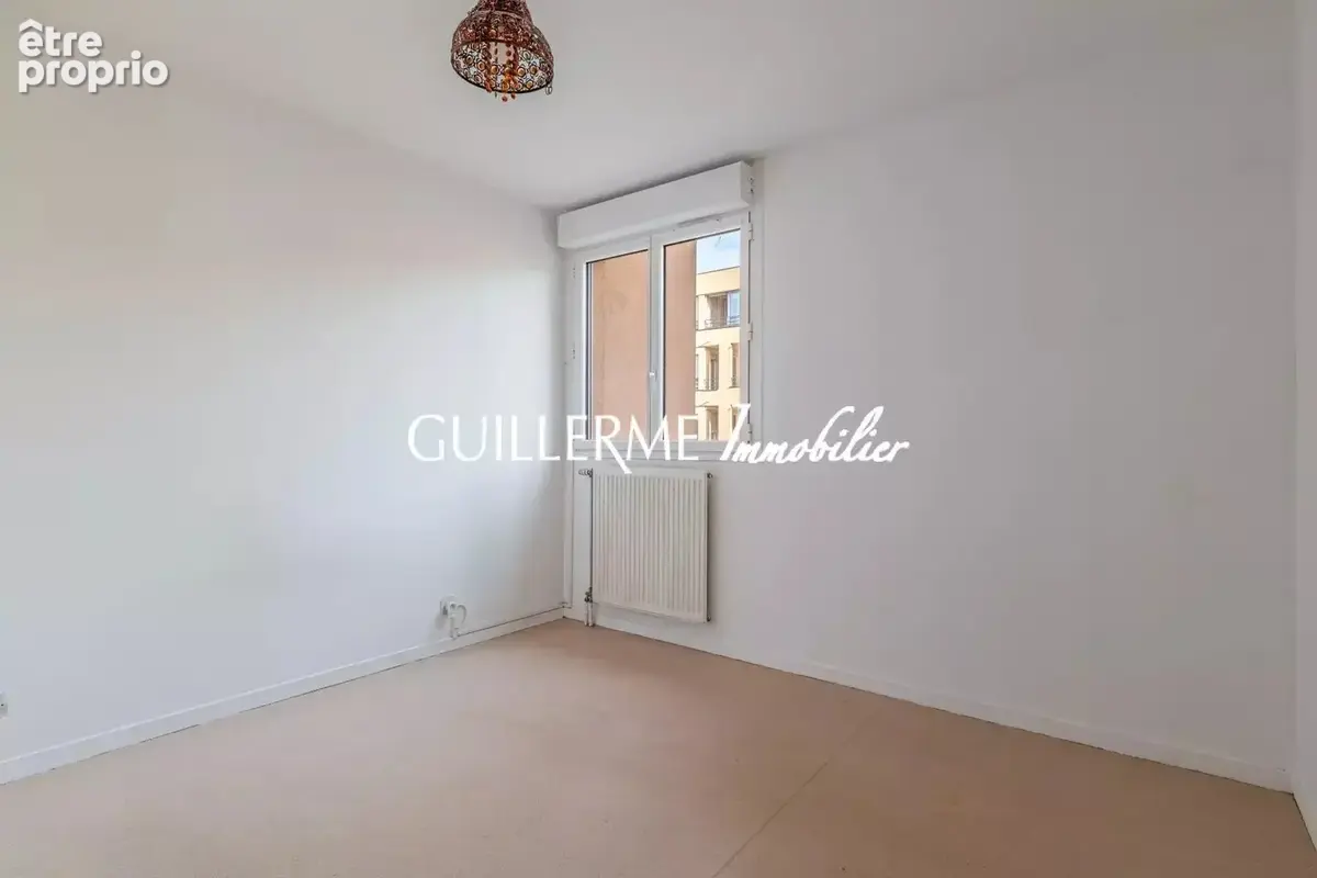 Appartement T3 à Gare de Vaise avec balcon, cave & parking - photo 16