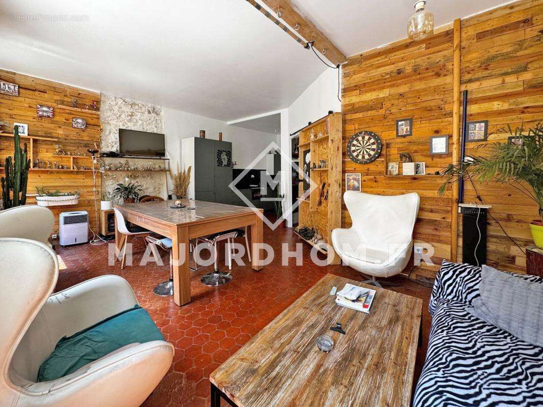 Appartement à MARSEILLE-1E