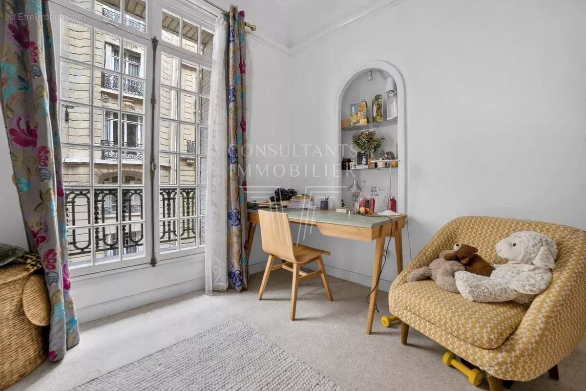 Appartement à PARIS-17E