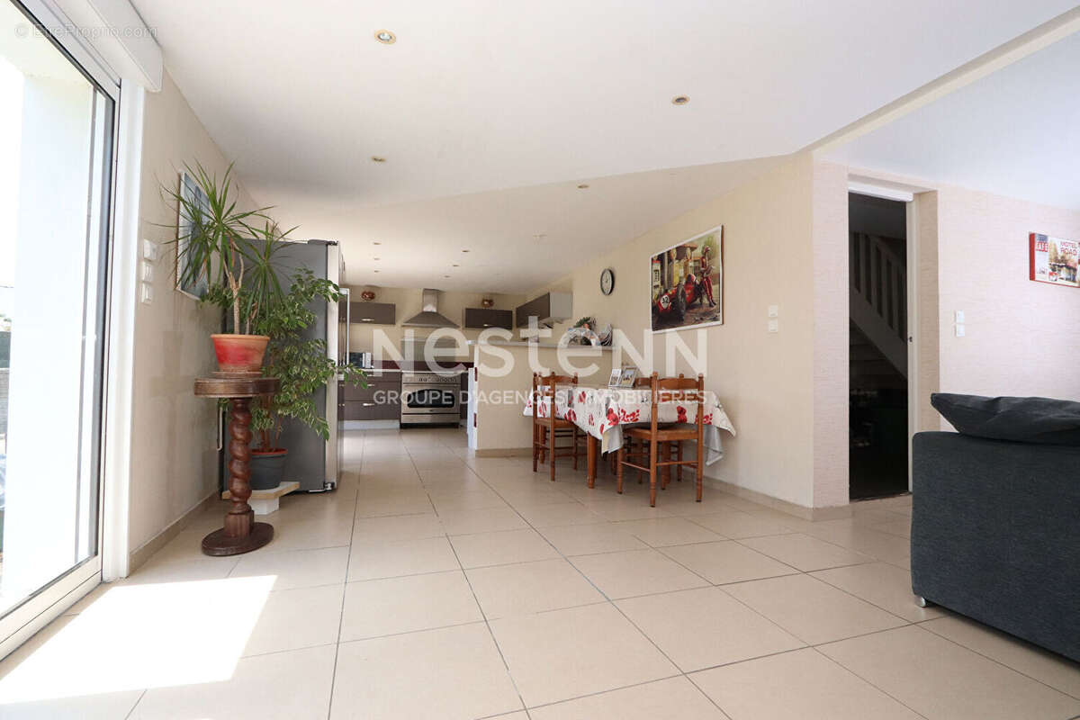 Spacieuse maison familiale non mitoyenne avec grand terrain - 126 m² habitables - photo 3