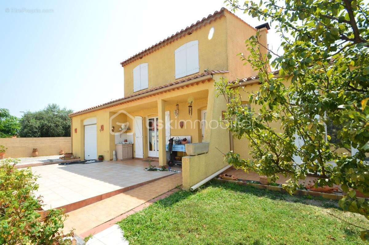 Maison à SAINT-LAURENT-DE-LA-SALANQUE