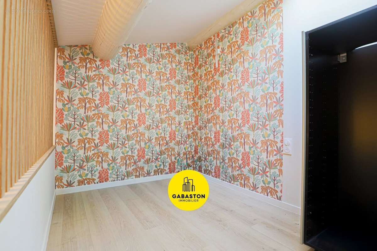 Appartement à MARSEILLE-4E