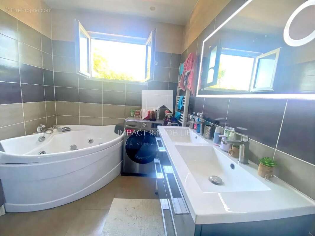 Appartement à LA CRAU