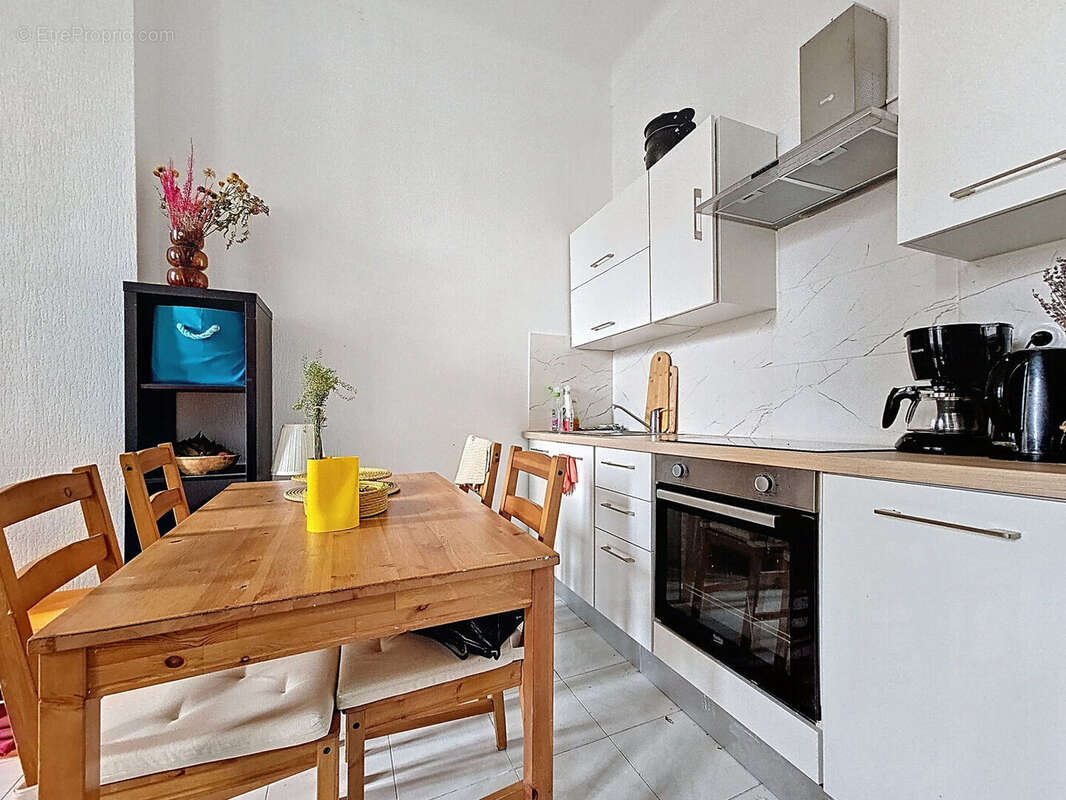 Appartement à MARSEILLE-4E