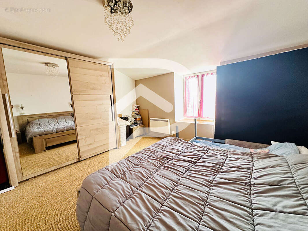 Maison à MANDRES-LA-COTE