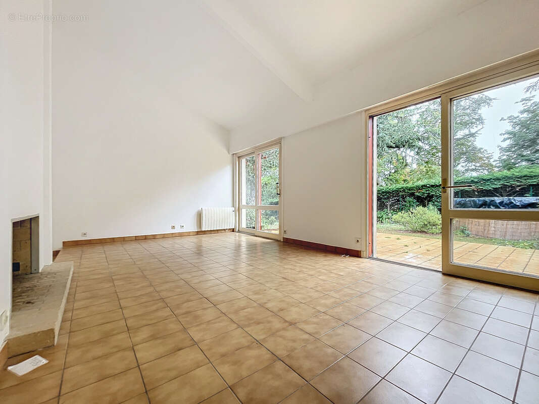 Maison à SAINT-GENIS-LAVAL