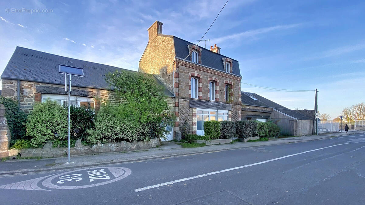 Maison à SAINT-PIERRE-EGLISE