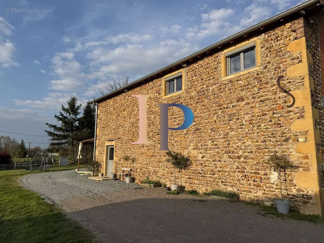 Maison à CHARLIEU