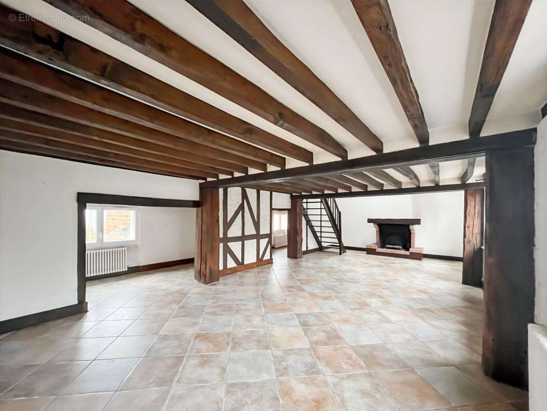 Maison à MARCILLY-EN-VILLETTE