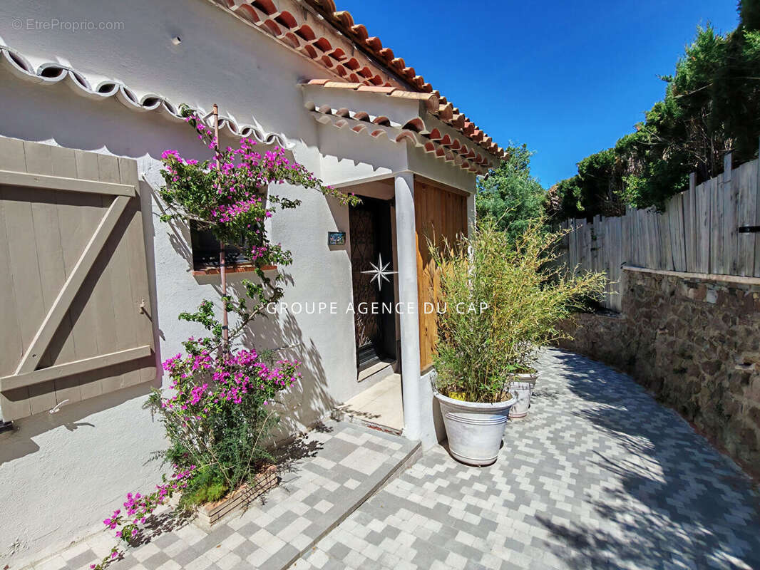 A vendre villa 168m² 5 chambres en suite appartement independant et communiquant piscine et mer a 400m, à15min a pied du centre  - photo 17