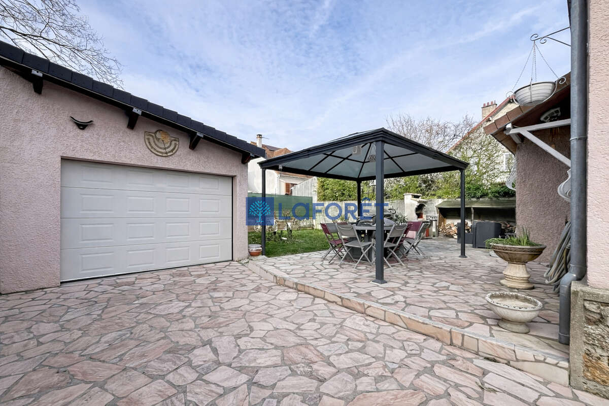 Maison à SAVIGNY-SUR-ORGE