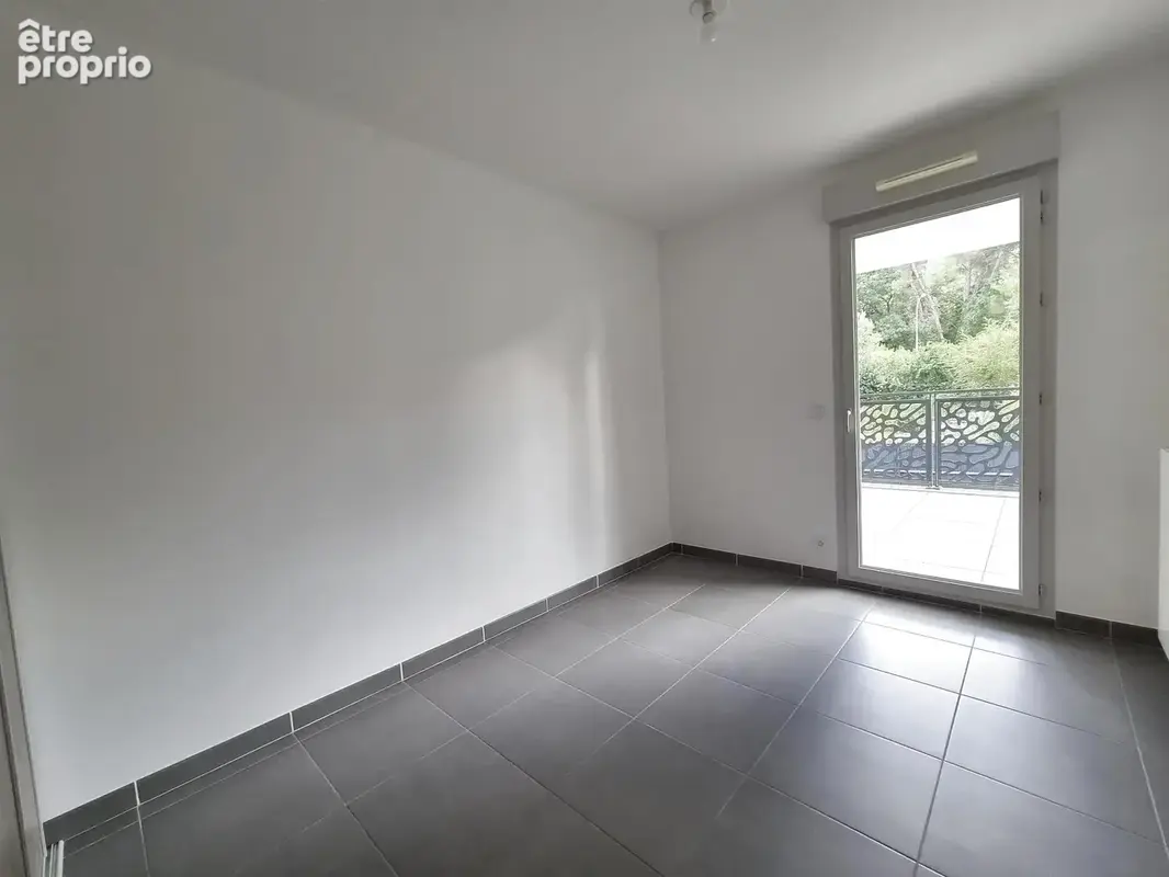 Le pradet   t3 récent avec terrasse plein sud, piscine et double parking - photo 6