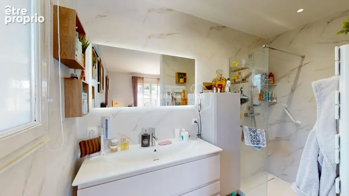 Entre Vignes, à VERARGUES  découvrez cette  villa de plain-pied avec dépendance et piscine - photo 10
