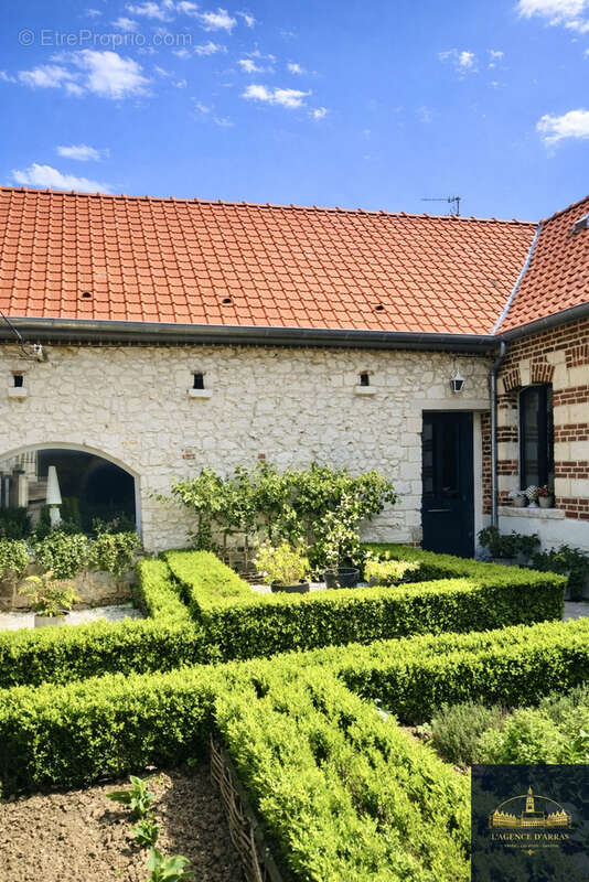 Maison à MONT-SAINT-ELOI