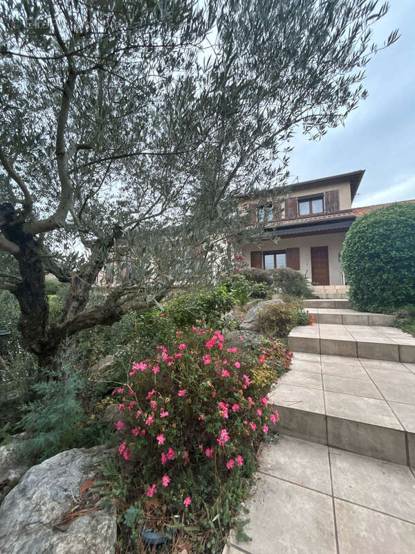Maison à GRANGES-LES-BEAUMONT