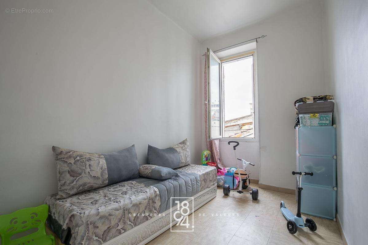 Appartement à MARSEILLE-3E