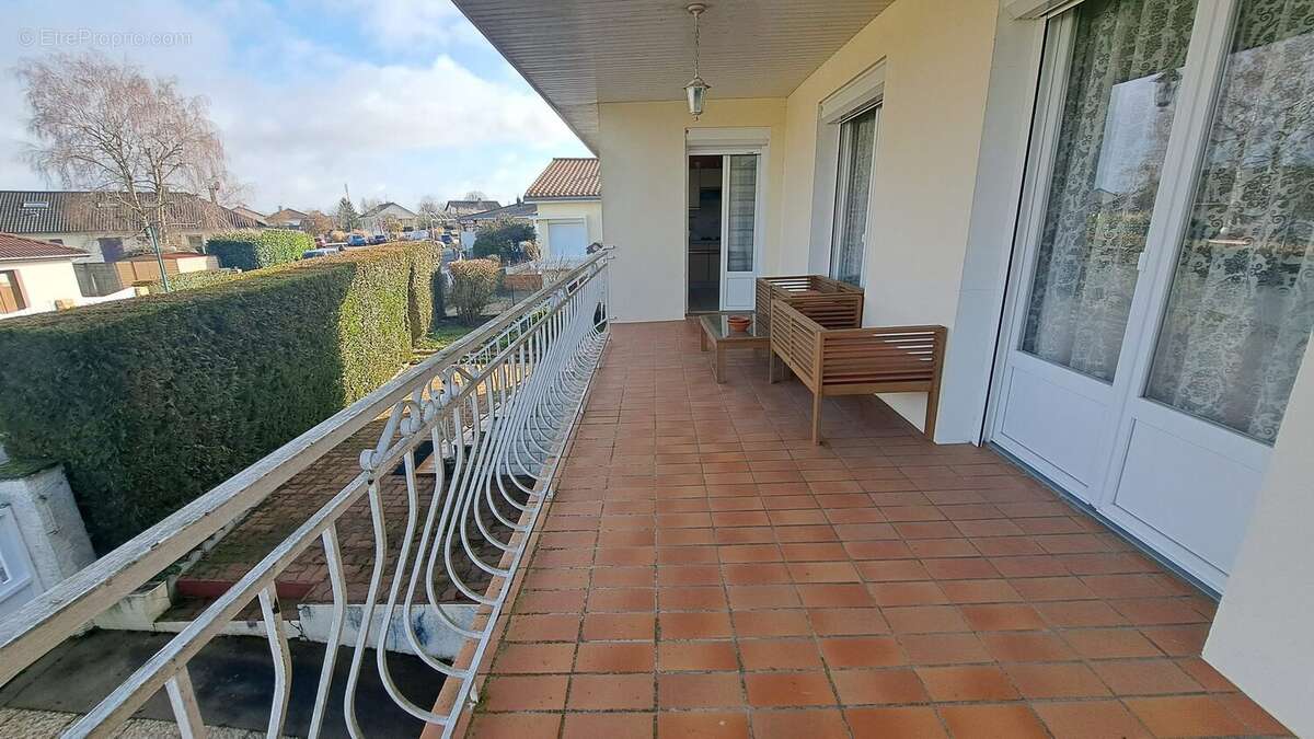 Balcon - Maison à FONTAINE-LE-COMTE