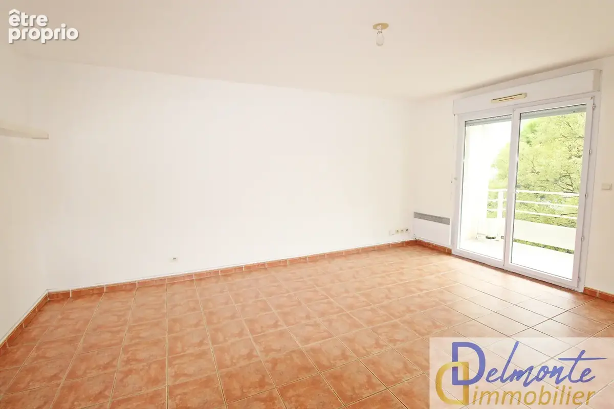 La seyne-sur-mer   beau t2 avec grand balcon et parking - photo 2