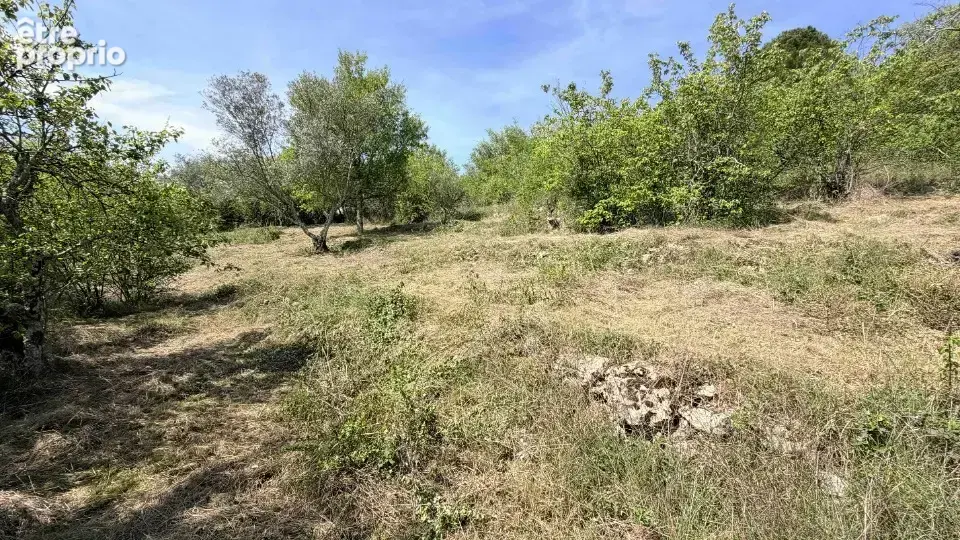 Terrain à MEYRANNES