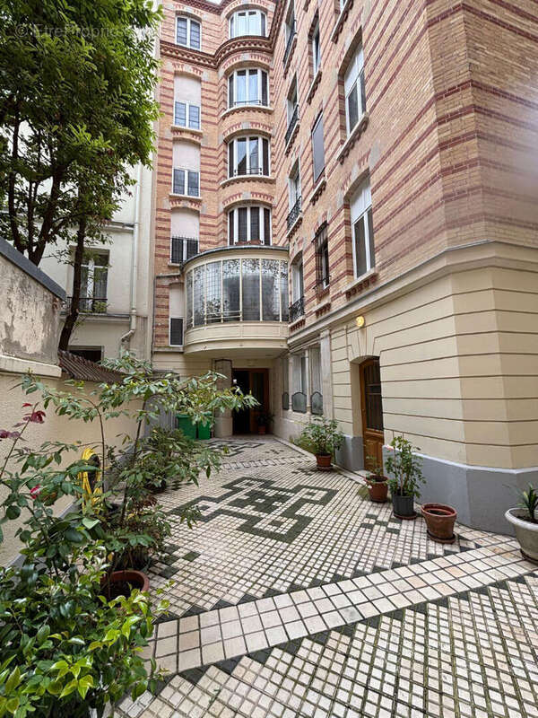 Appartement à PARIS-17E