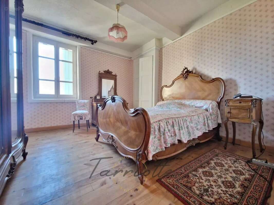 Appartement à ROCHEMAURE