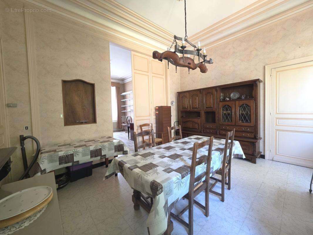 Maison de caractère 228m² avec garage et terrain clos - photo 7