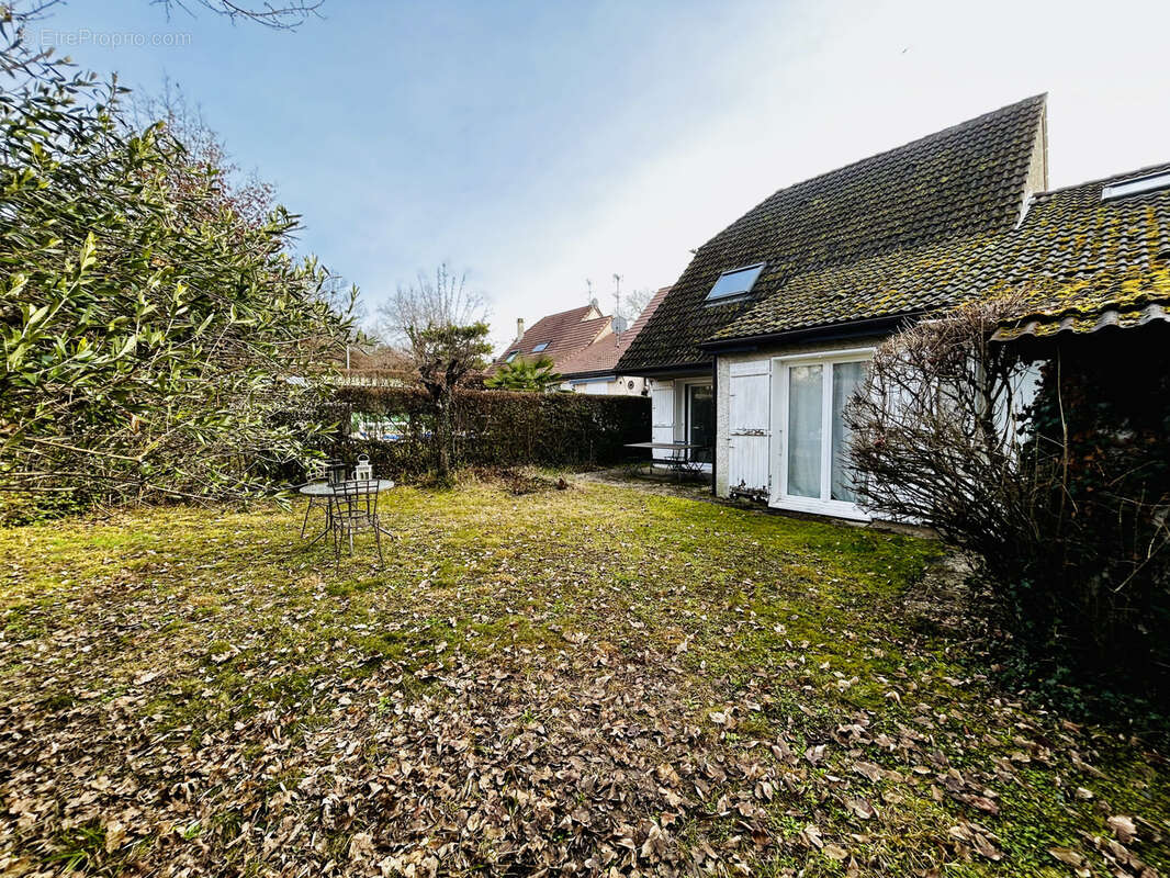 Maison à VILLE-LA-GRAND