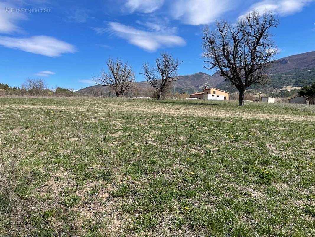 Terrain à BARRET-SUR-MEOUGE