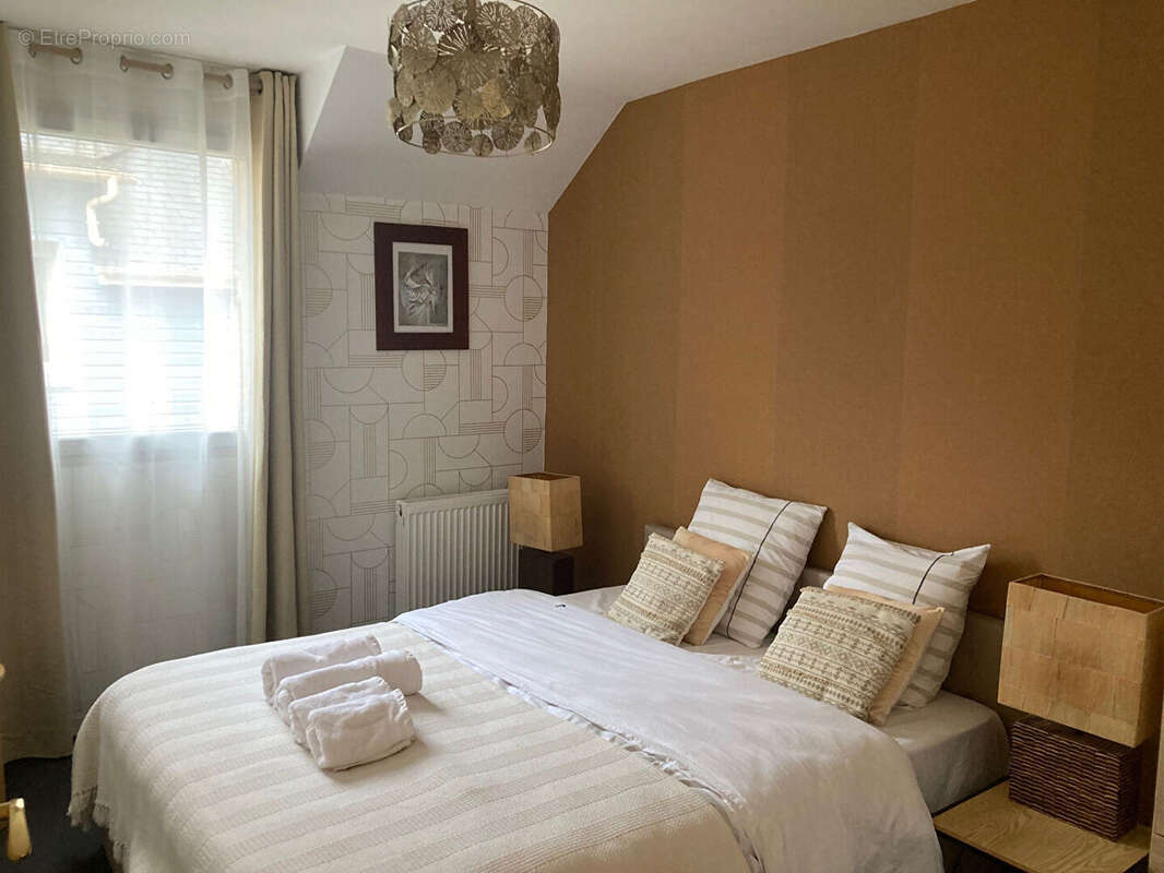 Maison à LA RIVIERE-SAINT-SAUVEUR