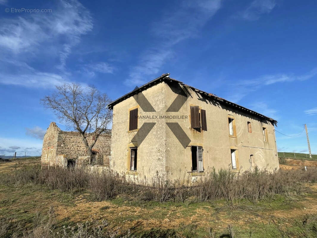 Maison à SAINT-PRIEST-LA-ROCHE