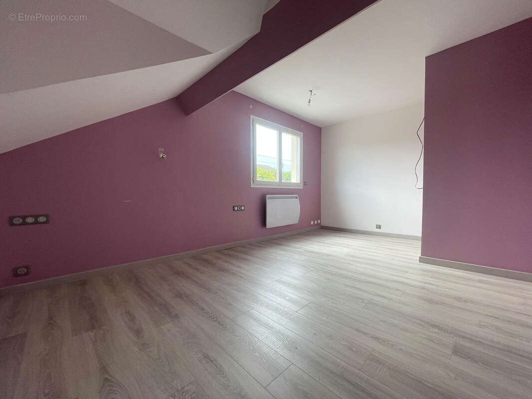 Tremblay-en-france - pavillon moderne de 2009 - 4 chambres - photo 10