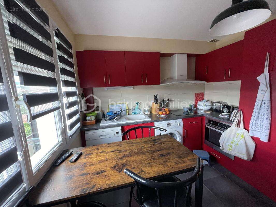 Appartement à CREISSELS