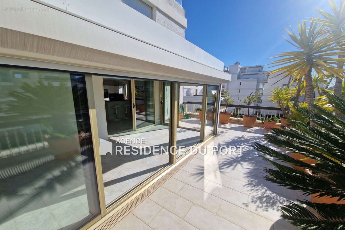 Appartement à MANDELIEU-LA-NAPOULE