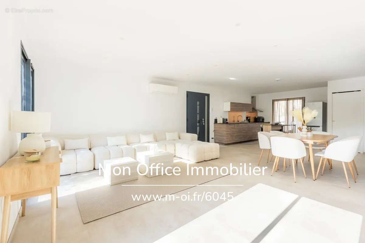 Maison à SIMIANE-COLLONGUE