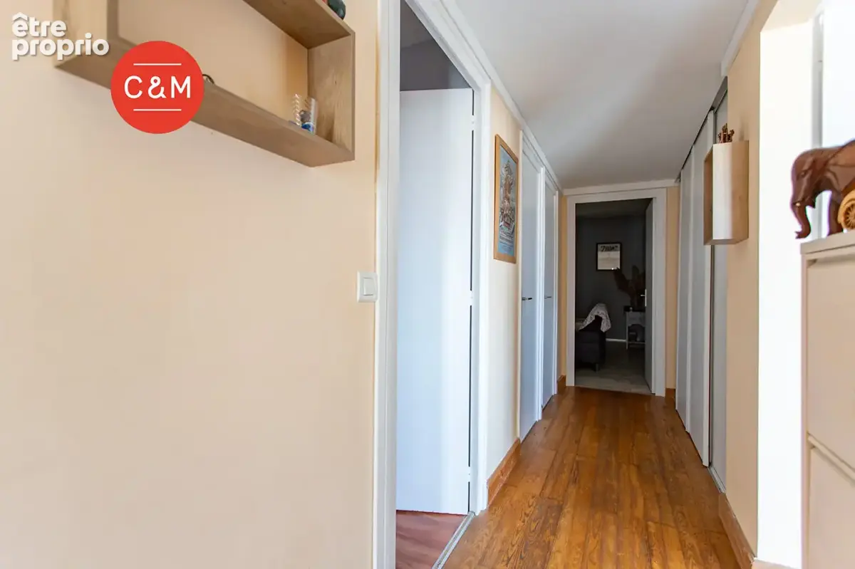 REZE BALINIERE - Maison divisée en trois logements - photo 9