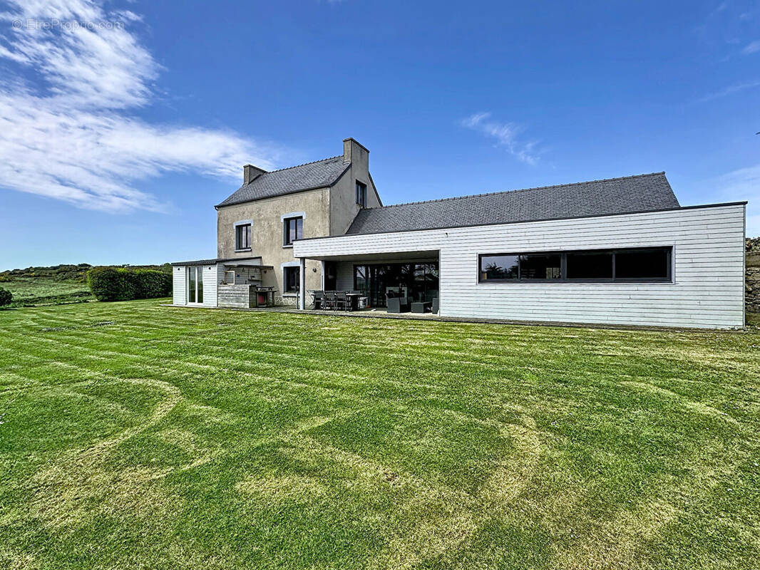 Maison à KERLOUAN