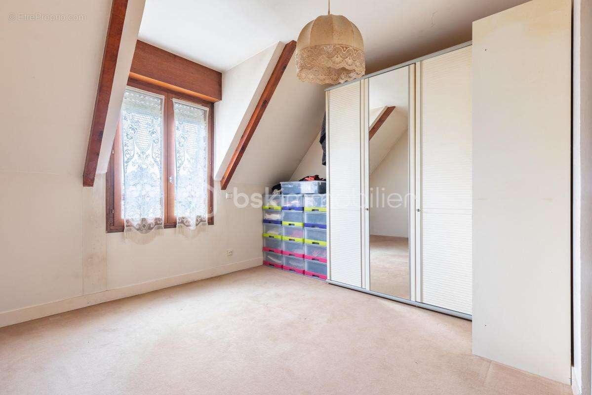 Maison familiale à vendre à Le Raincy – 266 m² - photo 8
