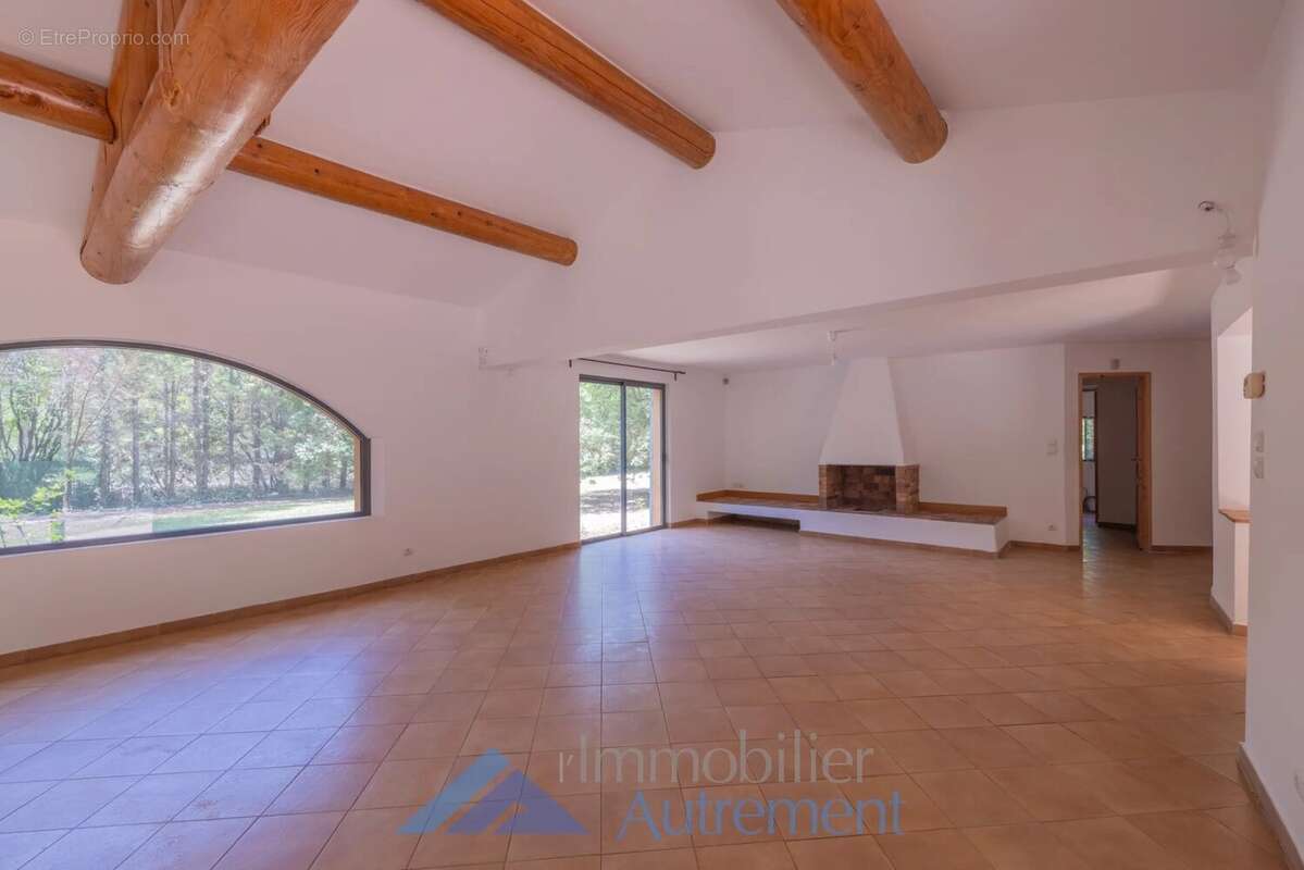 Maison à LE THOLONET